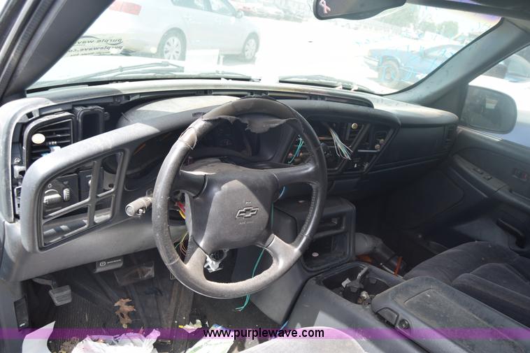 image for item J6501 2000 Chevrolet Silverado 1500 Ext. Cab pickup truck