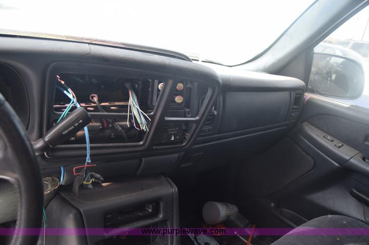 image for item J6501 2000 Chevrolet Silverado 1500 Ext. Cab pickup truck