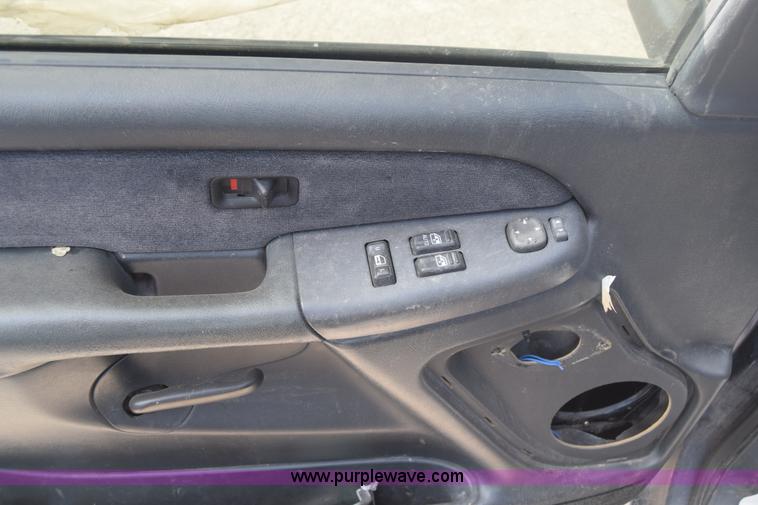 image for item J6501 2000 Chevrolet Silverado 1500 Ext. Cab pickup truck