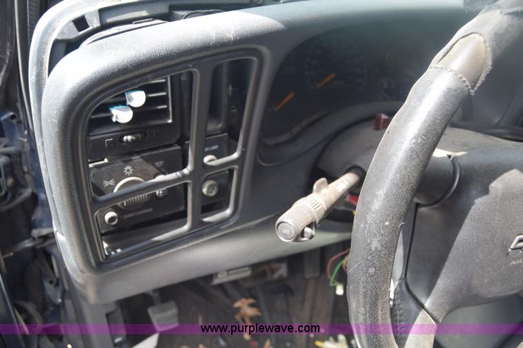 image for item J6501 2000 Chevrolet Silverado 1500 Ext. Cab pickup truck