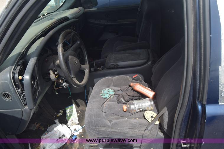 image for item J6501 2000 Chevrolet Silverado 1500 Ext. Cab pickup truck