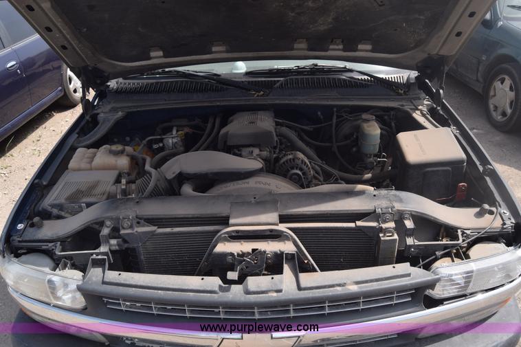 image for item J6501 2000 Chevrolet Silverado 1500 Ext. Cab pickup truck