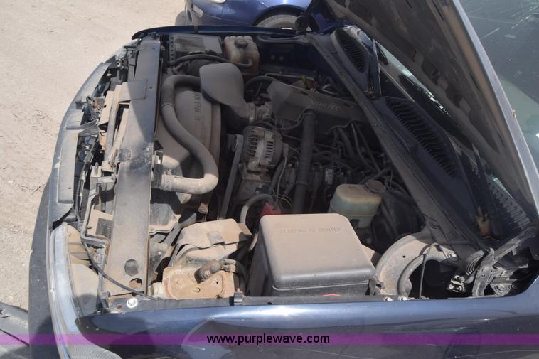 image for item J6501 2000 Chevrolet Silverado 1500 Ext. Cab pickup truck