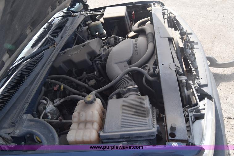 image for item J6501 2000 Chevrolet Silverado 1500 Ext. Cab pickup truck