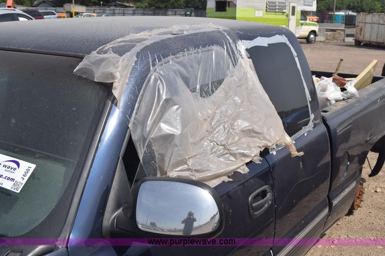 image for item J6501 2000 Chevrolet Silverado 1500 Ext. Cab pickup truck