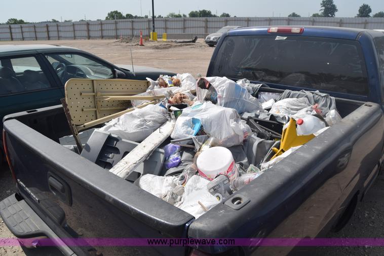 image for item J6501 2000 Chevrolet Silverado 1500 Ext. Cab pickup truck