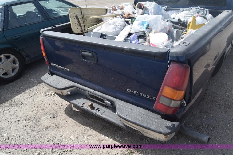 image for item J6501 2000 Chevrolet Silverado 1500 Ext. Cab pickup truck