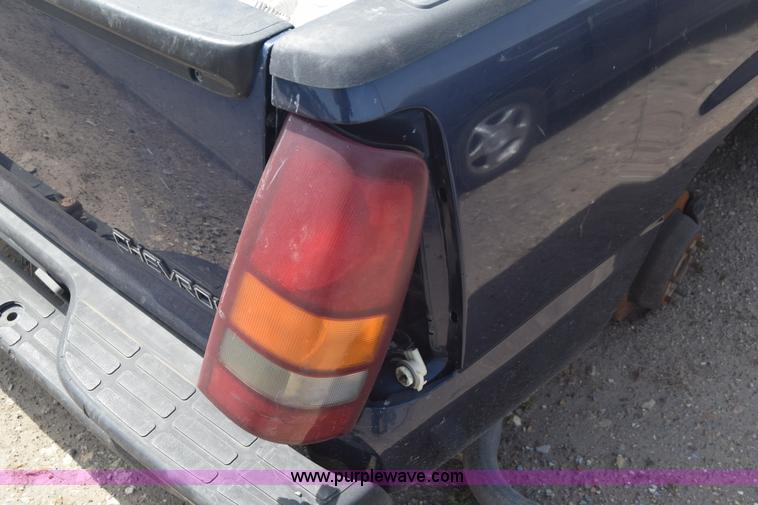 image for item J6501 2000 Chevrolet Silverado 1500 Ext. Cab pickup truck