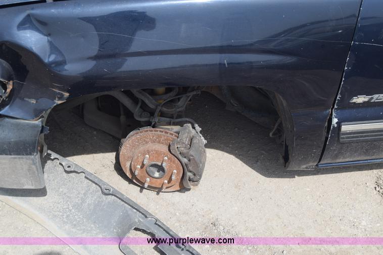 image for item J6501 2000 Chevrolet Silverado 1500 Ext. Cab pickup truck