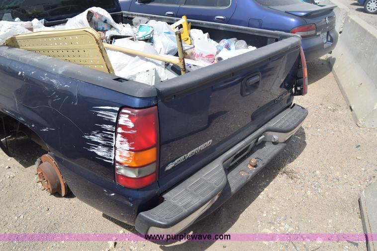 image for item J6501 2000 Chevrolet Silverado 1500 Ext. Cab pickup truck