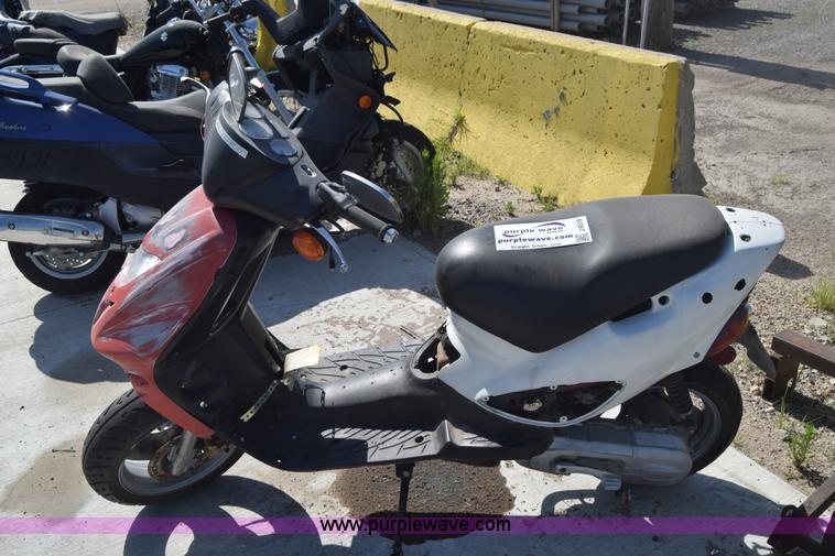 image for item J6519 2008 Star moped