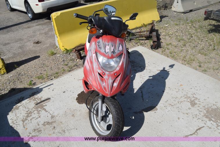 image for item J6519 2008 Star moped