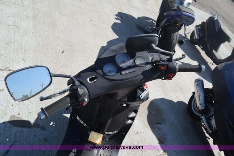 image for item J6519 2008 Star moped