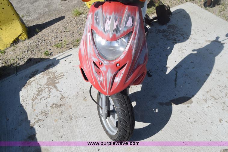 image for item J6519 2008 Star moped