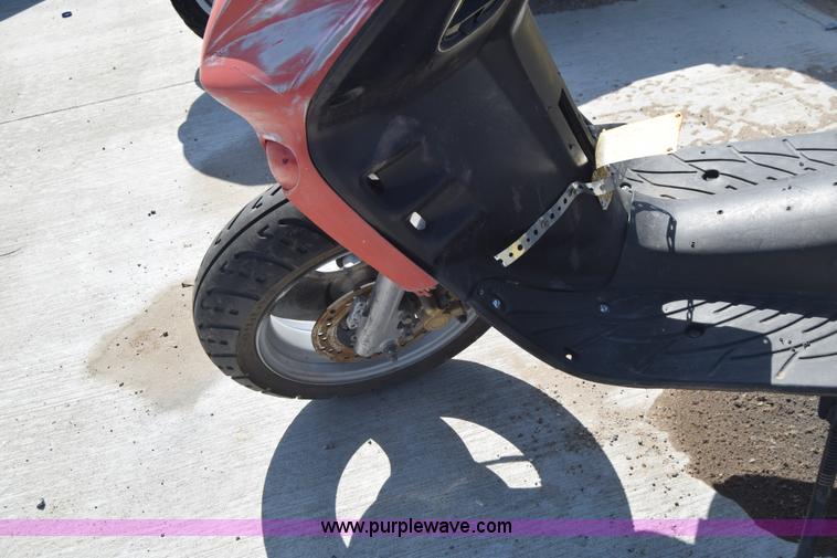 image for item J6519 2008 Star moped