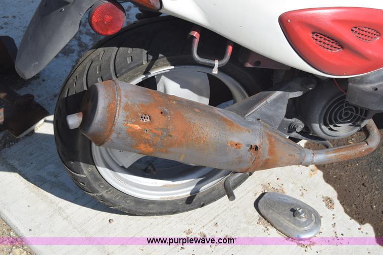 image for item J6519 2008 Star moped