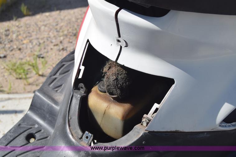 image for item J6519 2008 Star moped