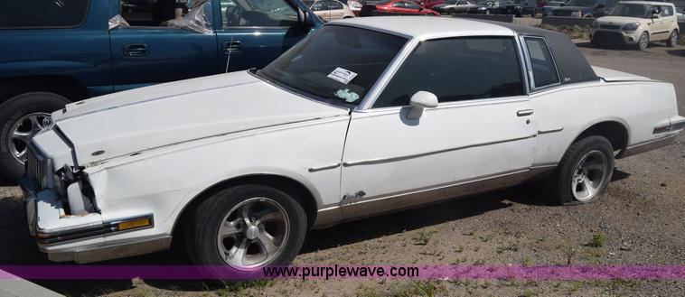 image for item J6520 1985 Pontiac Grand Prix