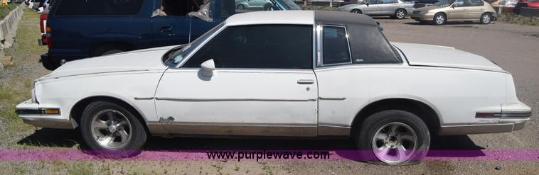 image for item J6520 1985 Pontiac Grand Prix