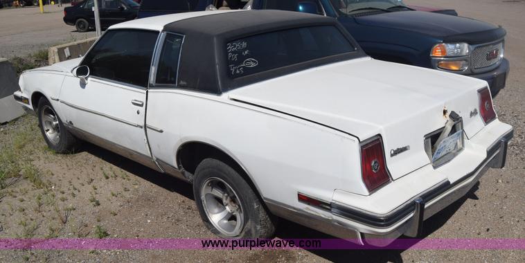image for item J6520 1985 Pontiac Grand Prix