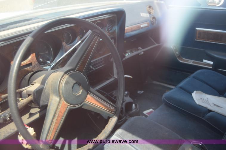 image for item J6520 1985 Pontiac Grand Prix