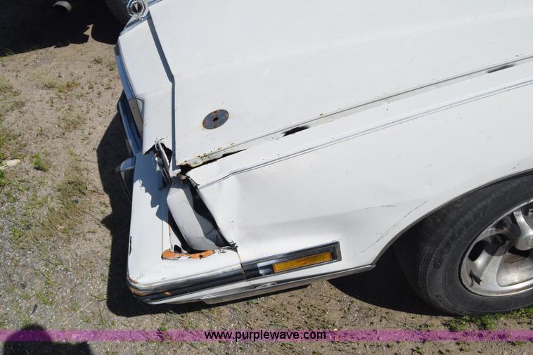 image for item J6520 1985 Pontiac Grand Prix