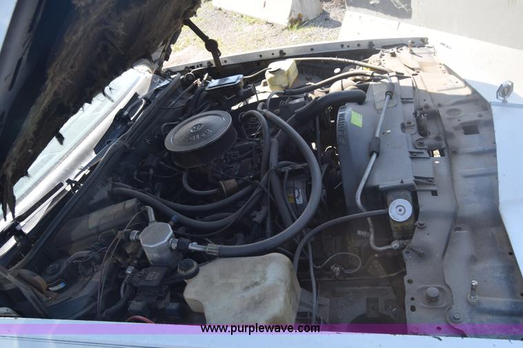 image for item J6520 1985 Pontiac Grand Prix