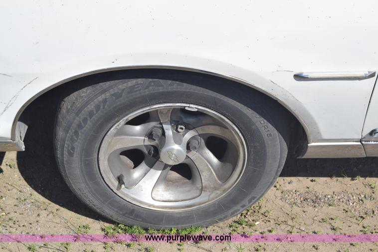 image for item J6520 1985 Pontiac Grand Prix