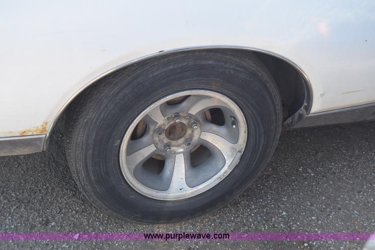 image for item J6520 1985 Pontiac Grand Prix