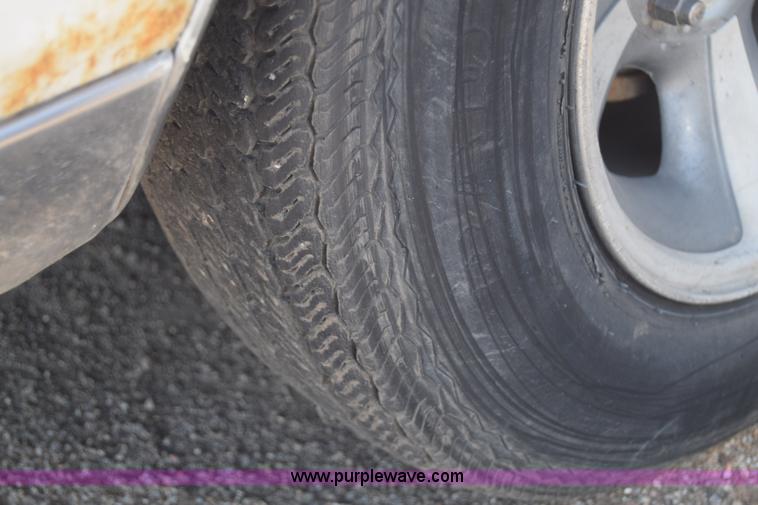 image for item J6520 1985 Pontiac Grand Prix