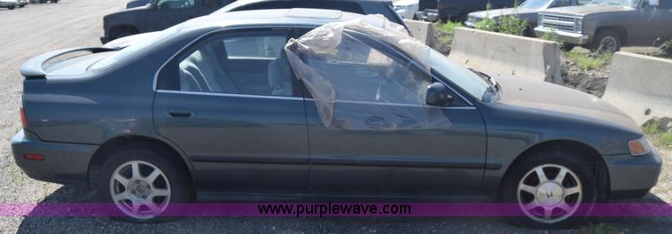 image for item J6522 1997 Honda Accord LX