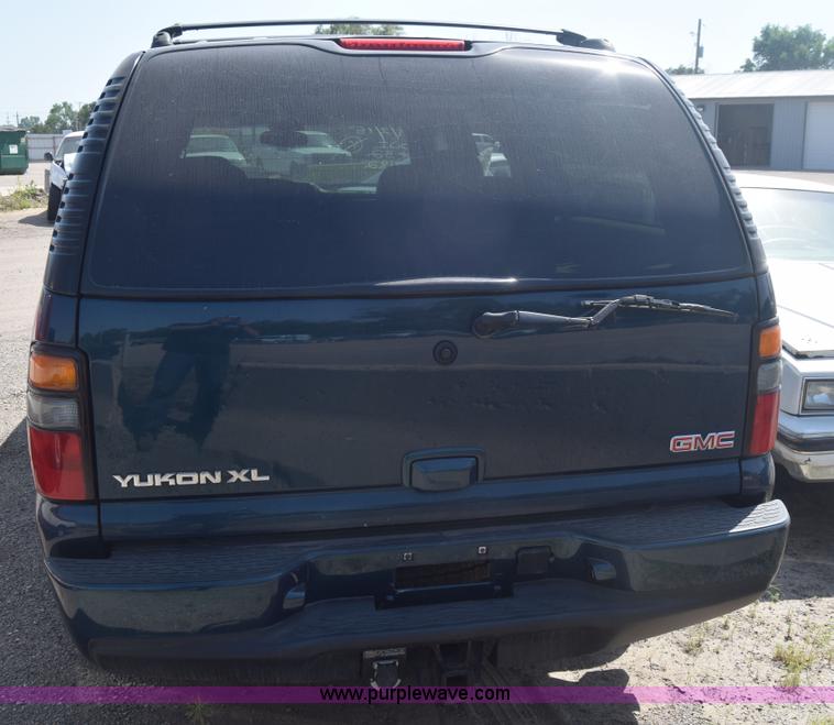 image for item J6523 2005 GMC Yukon Denali XL SUV
