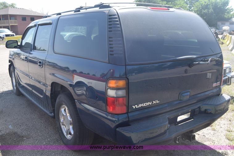 image for item J6523 2005 GMC Yukon Denali XL SUV