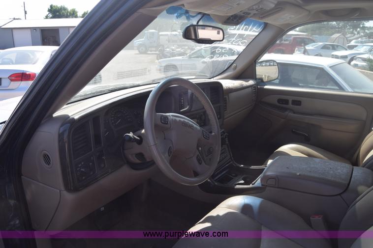 image for item J6523 2005 GMC Yukon Denali XL SUV