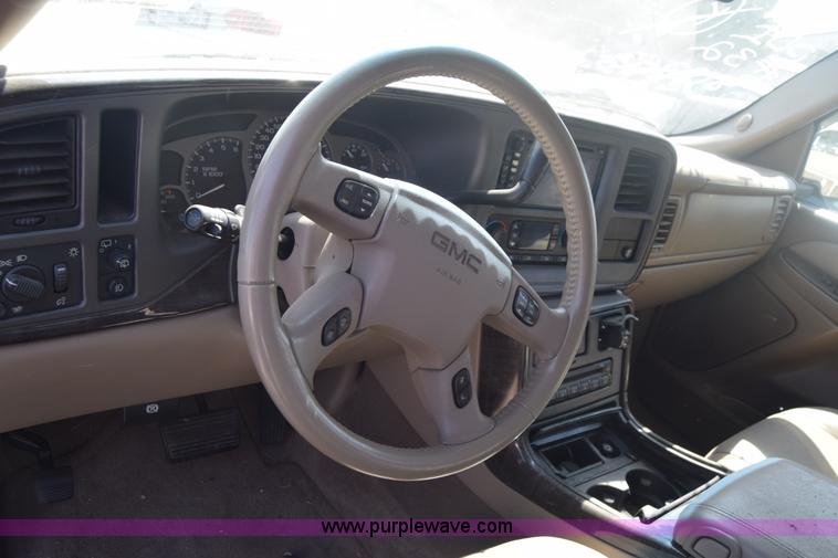 image for item J6523 2005 GMC Yukon Denali XL SUV