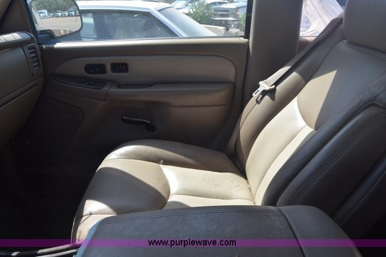 image for item J6523 2005 GMC Yukon Denali XL SUV