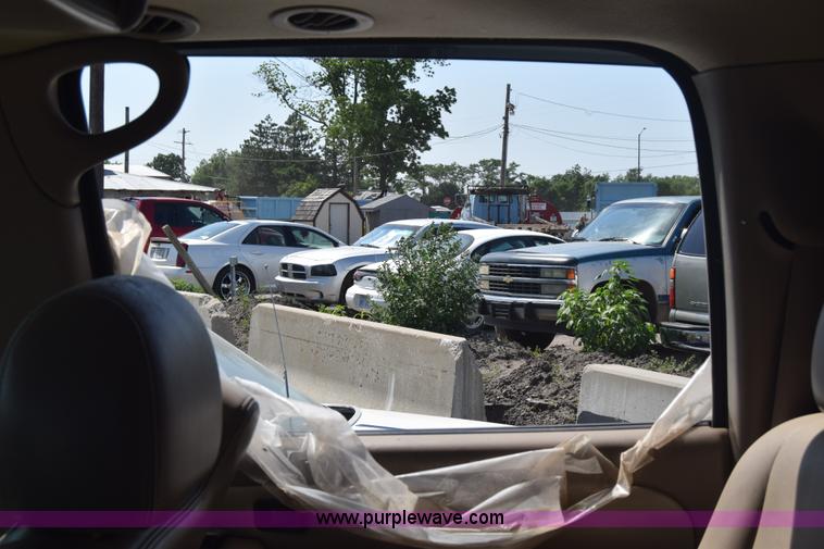 image for item J6523 2005 GMC Yukon Denali XL SUV