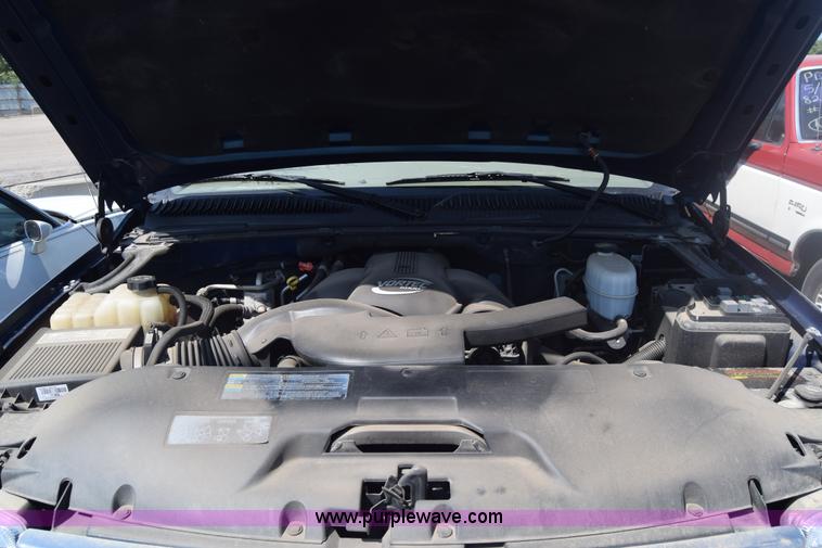 image for item J6523 2005 GMC Yukon Denali XL SUV