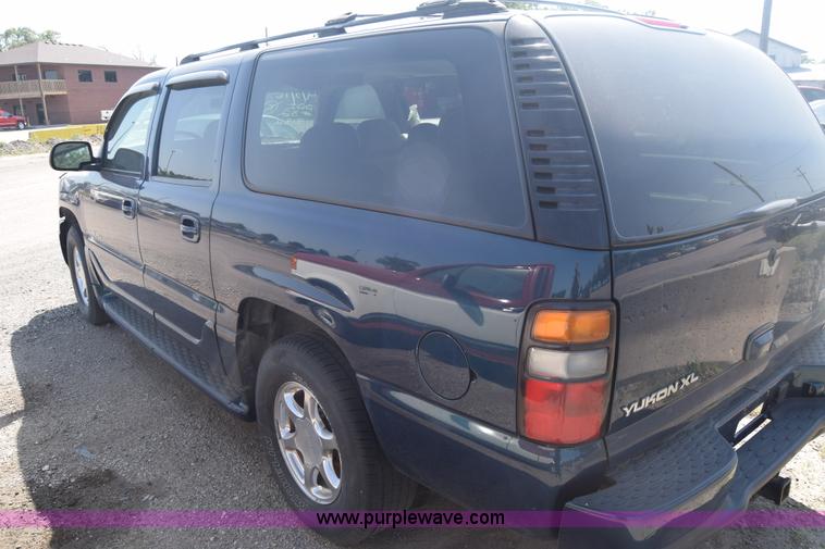 image for item J6523 2005 GMC Yukon Denali XL SUV