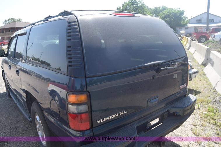 image for item J6523 2005 GMC Yukon Denali XL SUV