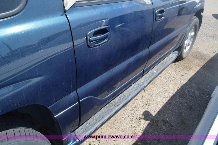 image for item J6523 2005 GMC Yukon Denali XL SUV