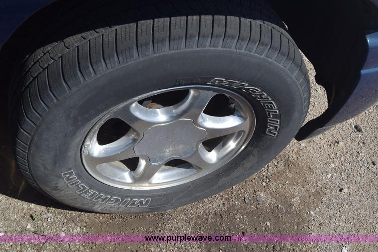 image for item J6523 2005 GMC Yukon Denali XL SUV