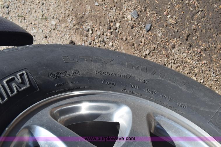 image for item J6523 2005 GMC Yukon Denali XL SUV