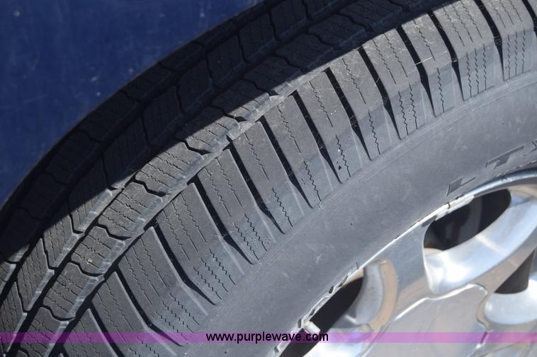 image for item J6523 2005 GMC Yukon Denali XL SUV