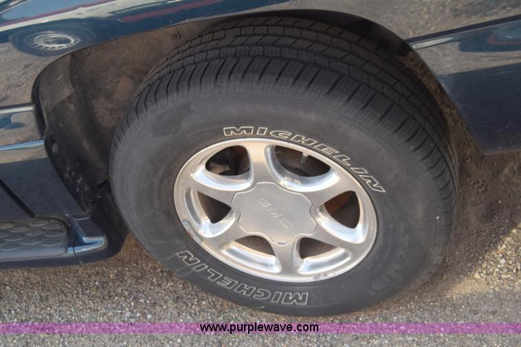image for item J6523 2005 GMC Yukon Denali XL SUV