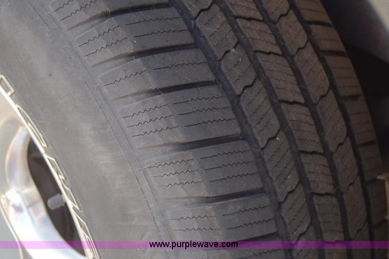 image for item J6523 2005 GMC Yukon Denali XL SUV