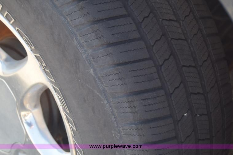 image for item J6523 2005 GMC Yukon Denali XL SUV