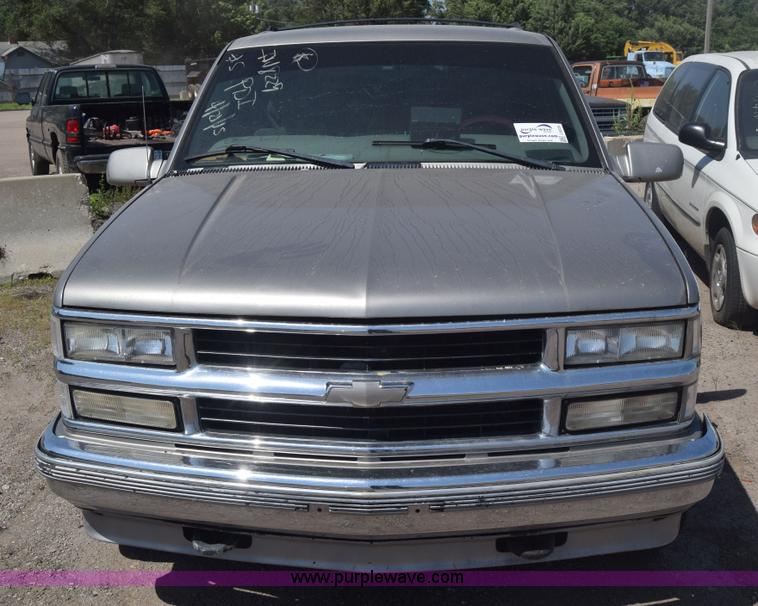 image for item J6525 1999 Chevrolet Tahoe SUV