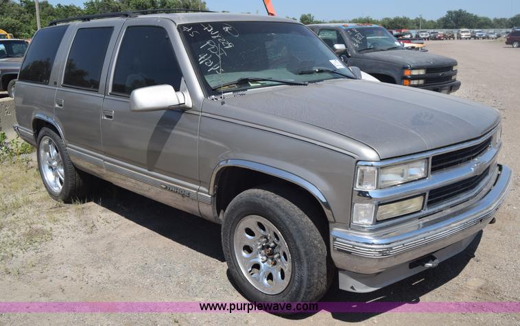 image for item J6525 1999 Chevrolet Tahoe SUV