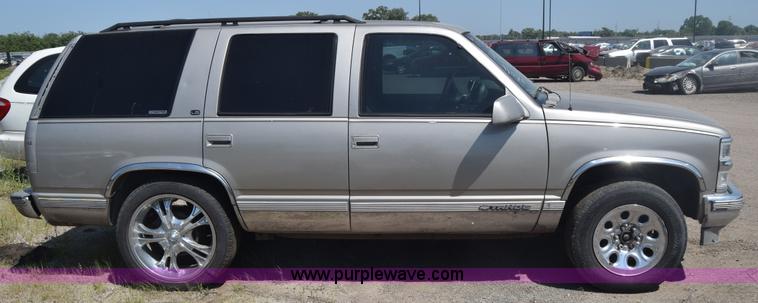 image for item J6525 1999 Chevrolet Tahoe SUV